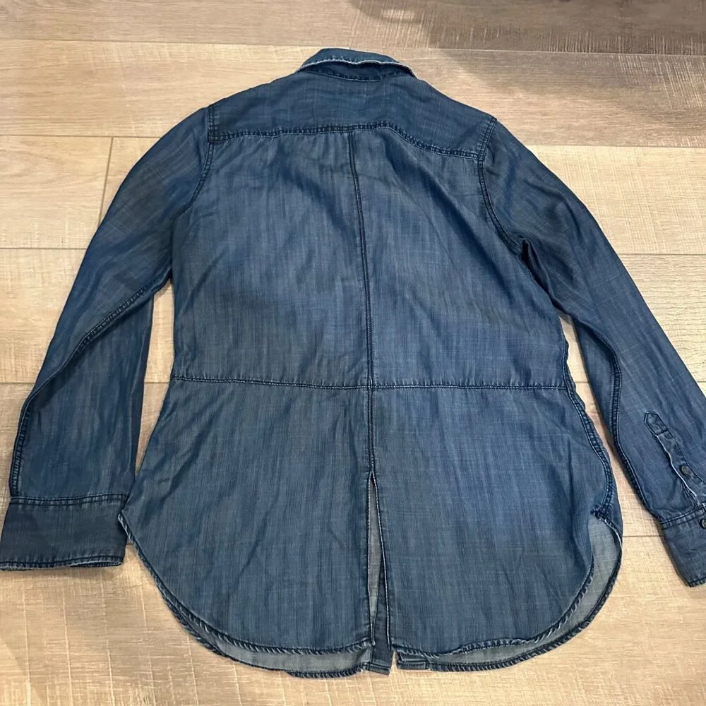 TALBOTS WOMENS SIZE 6 LONG SLEEVE BUTTON UP DENIM SHIRT SMALL
